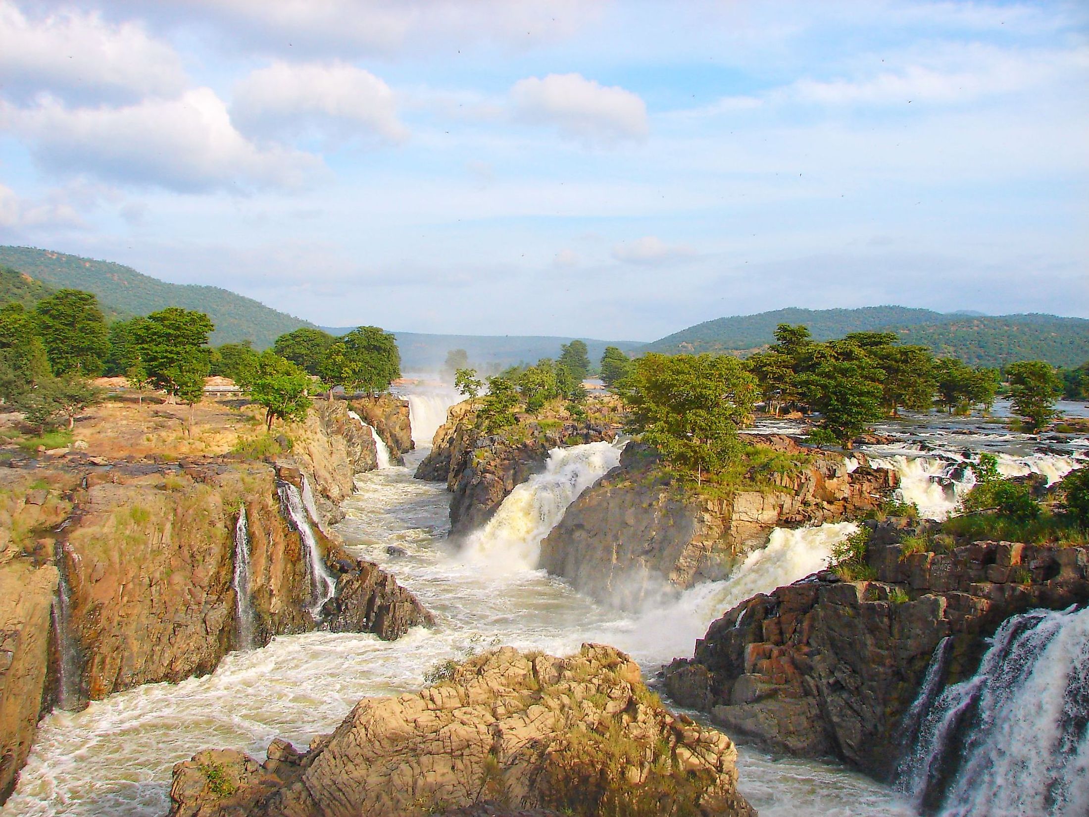 Aegiscabs 2114767836Hogenakkal Waterfalls.jpg